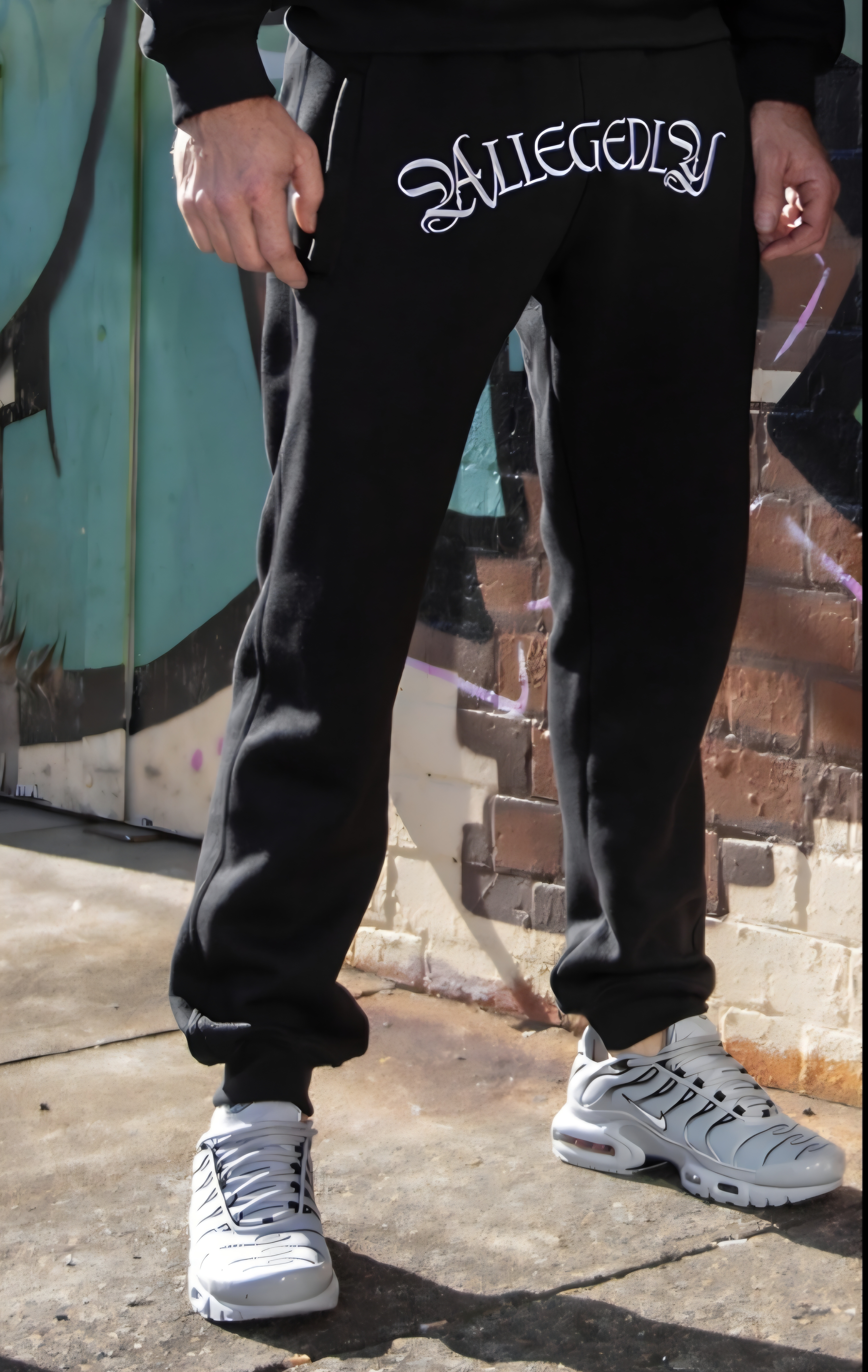 ALLEGEDLY Trackpants - Black